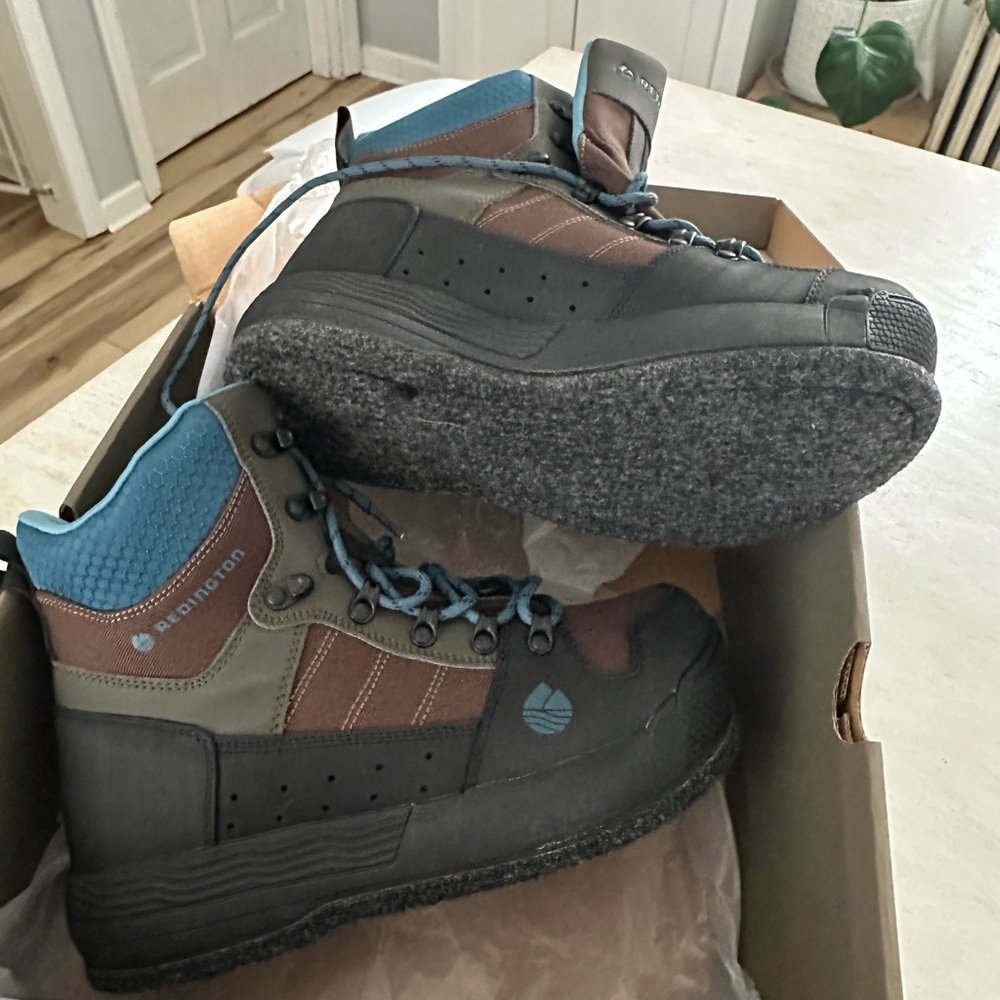 Redington wading boots- brown and blue